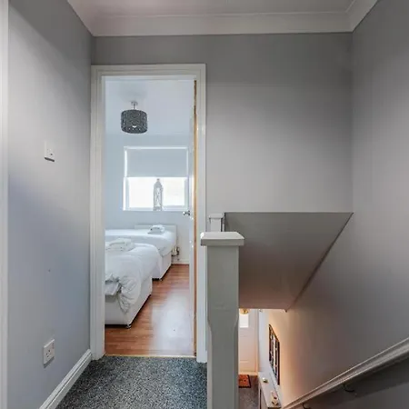 Ingleby House Apartment *